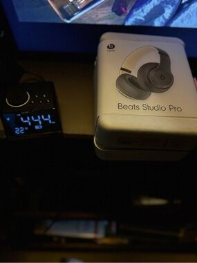 Beats Studio Pro Headphones - Gray